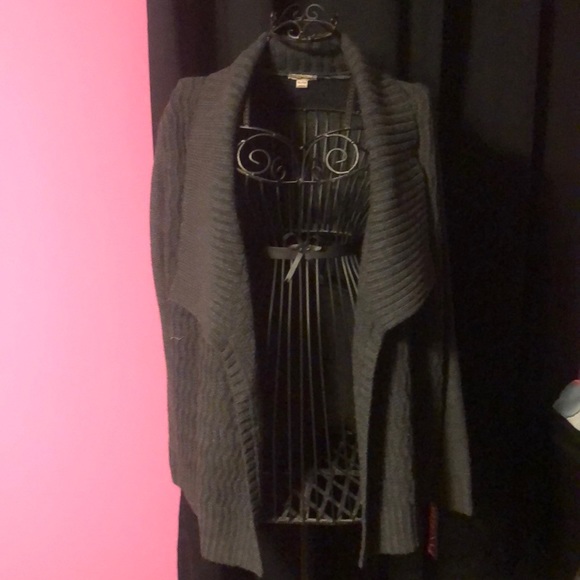 Sweater - Picture 1 of 2